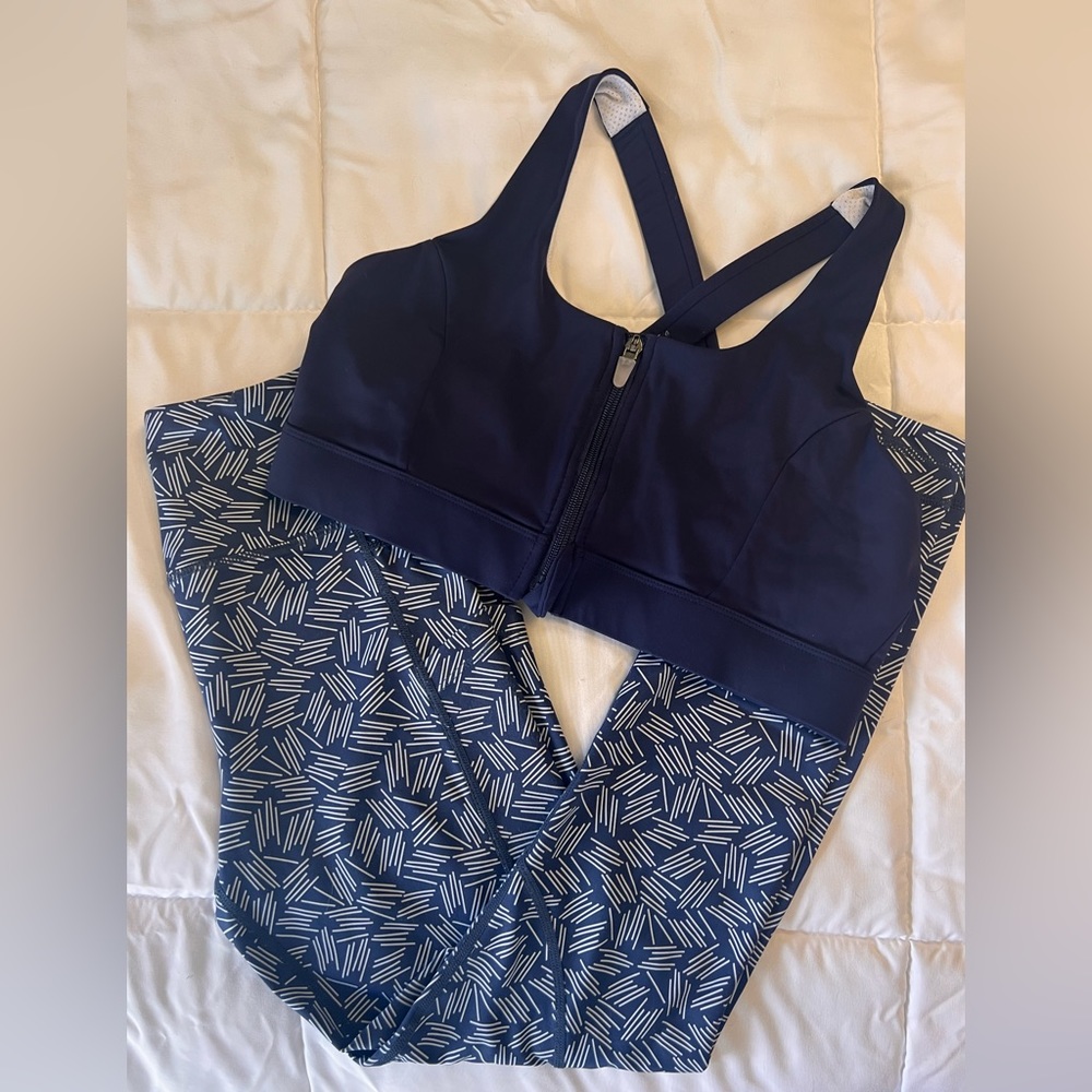 Ziya blue patterned cropped workout leggings with pockets (size 6-8)